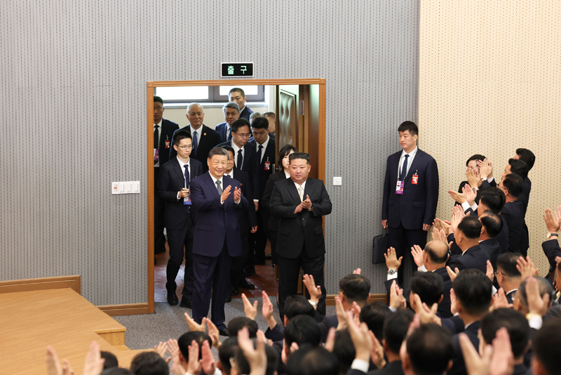 习近平参访朝鲜劳动党中央干部学校