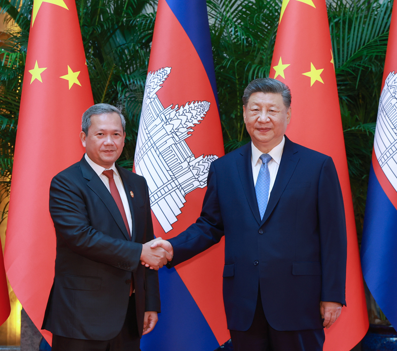 习近平会见柬埔寨首相洪玛奈